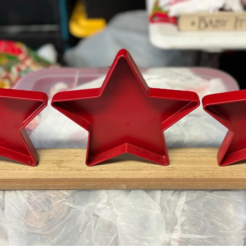 Rae Dunn Santa Stop Here red star sign